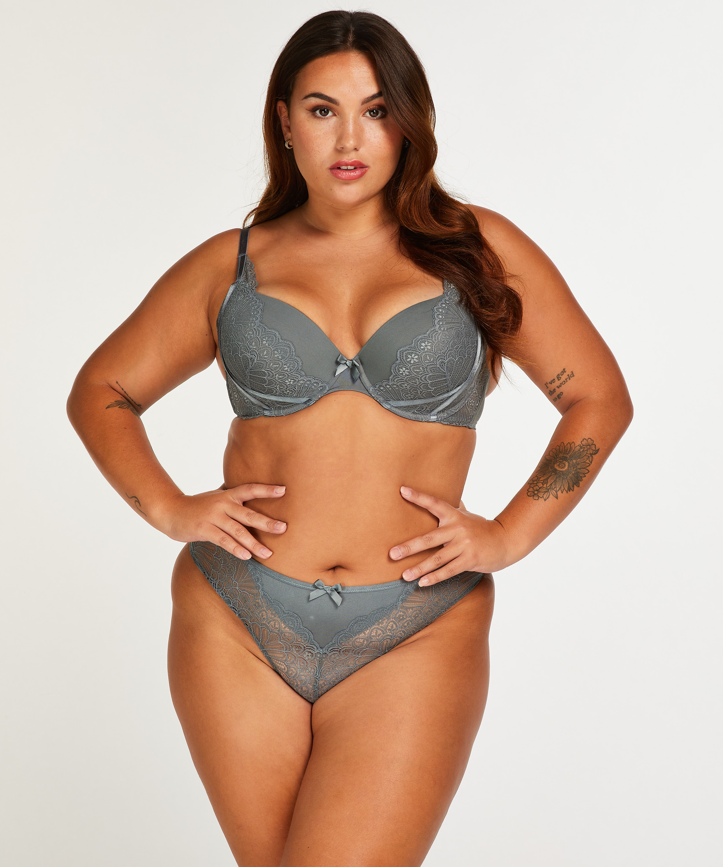 Naomi thong, Blue, main