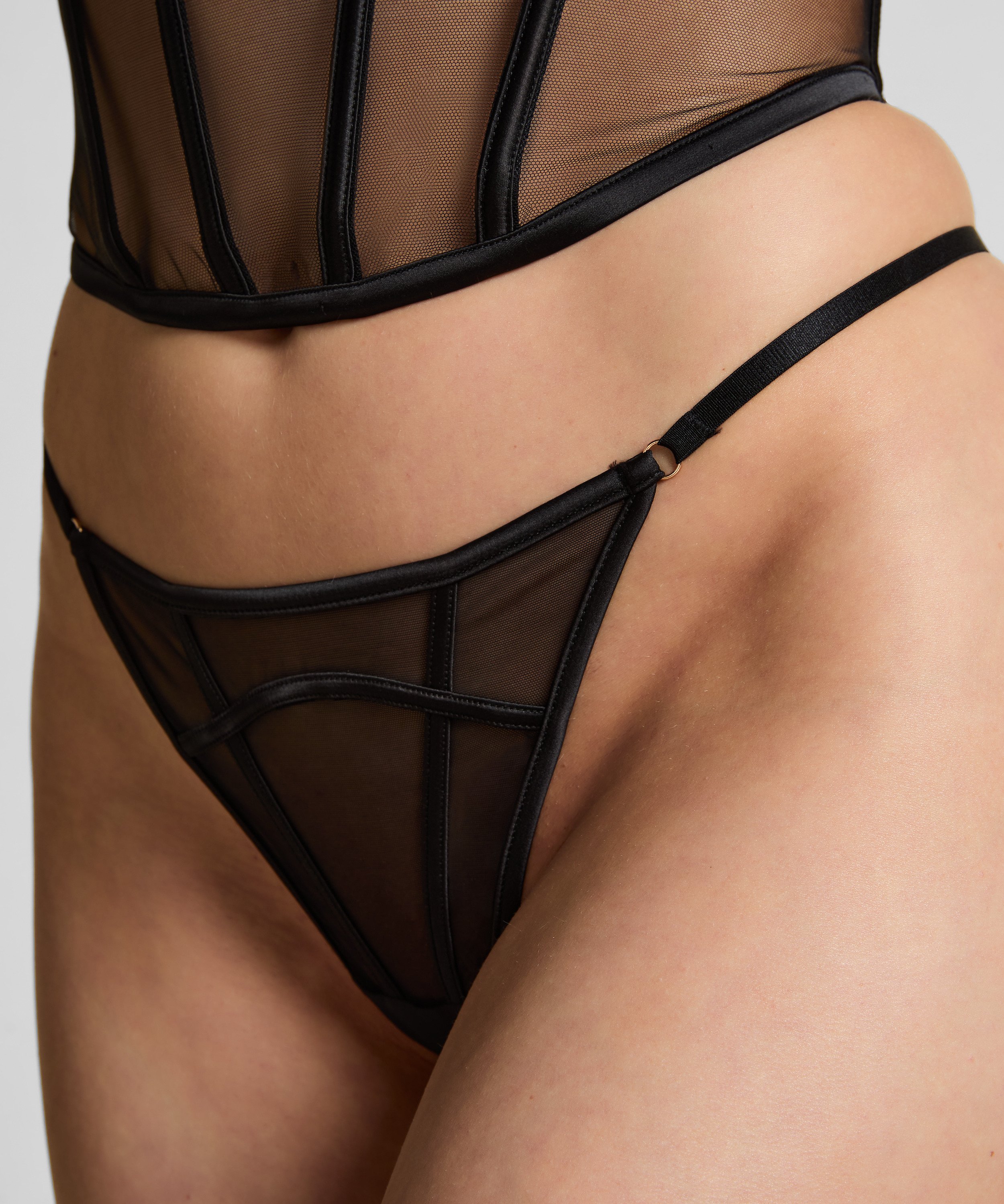 Marie Thong, Black, main