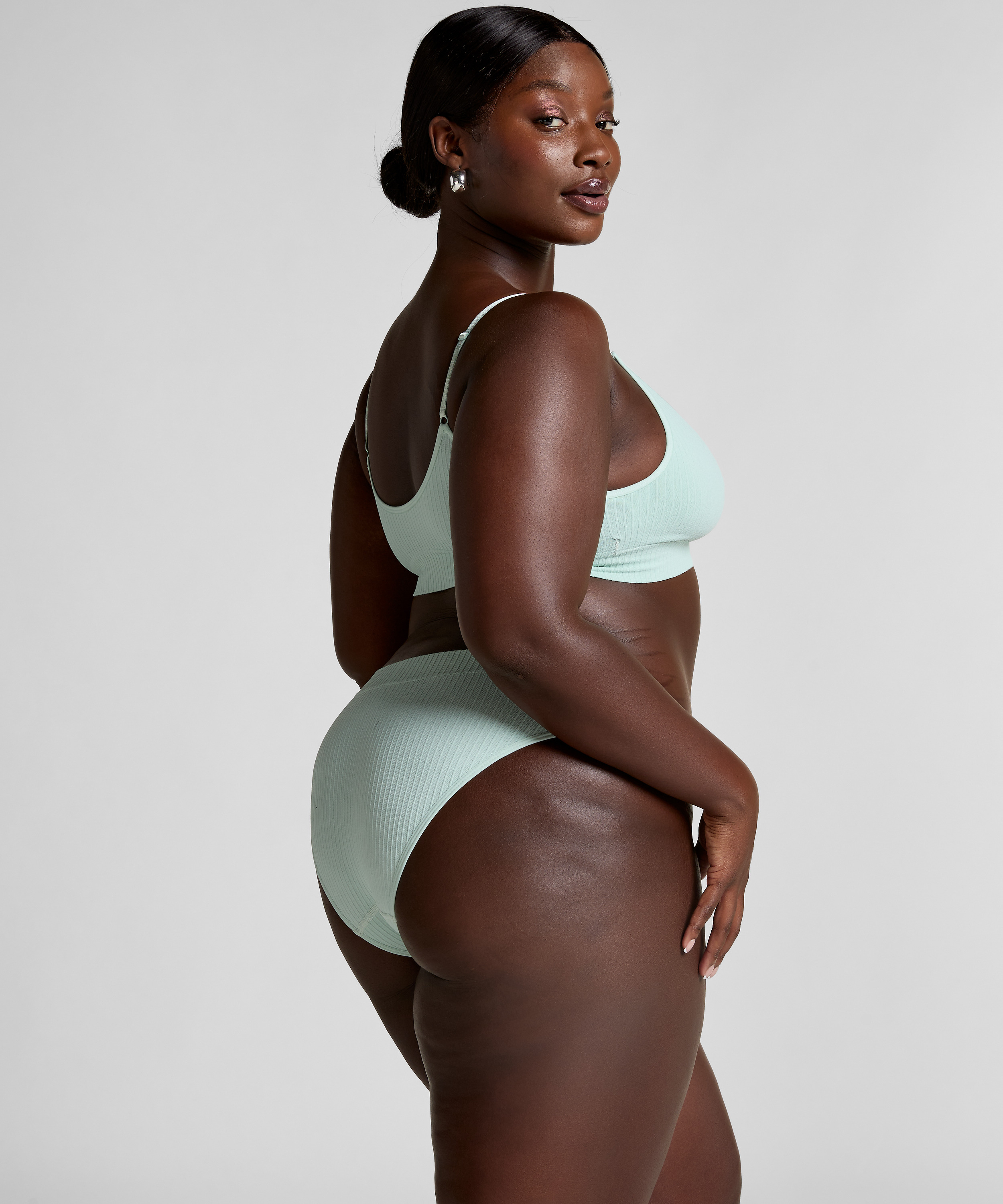 Dianne Bralette, Green, main