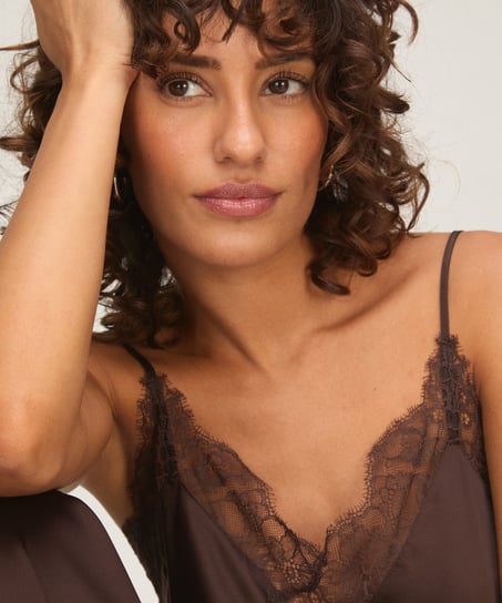 Cami Cecilia, Brown