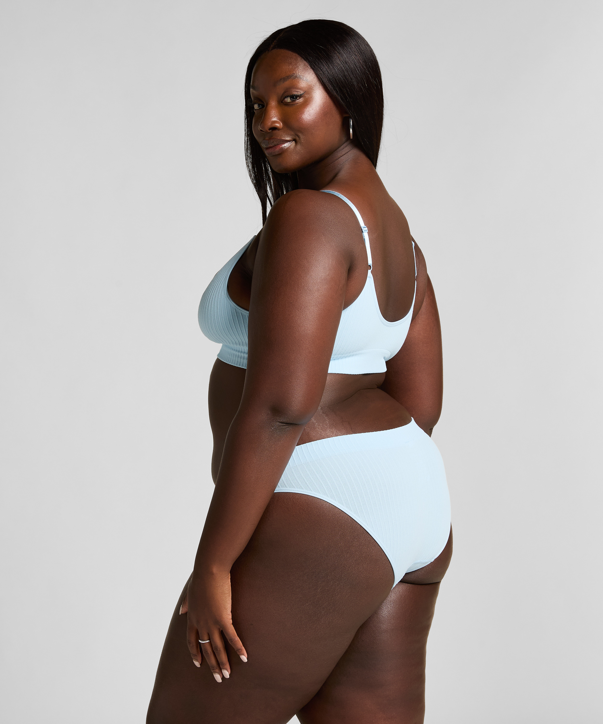 Dianne Bralette, Blue, main