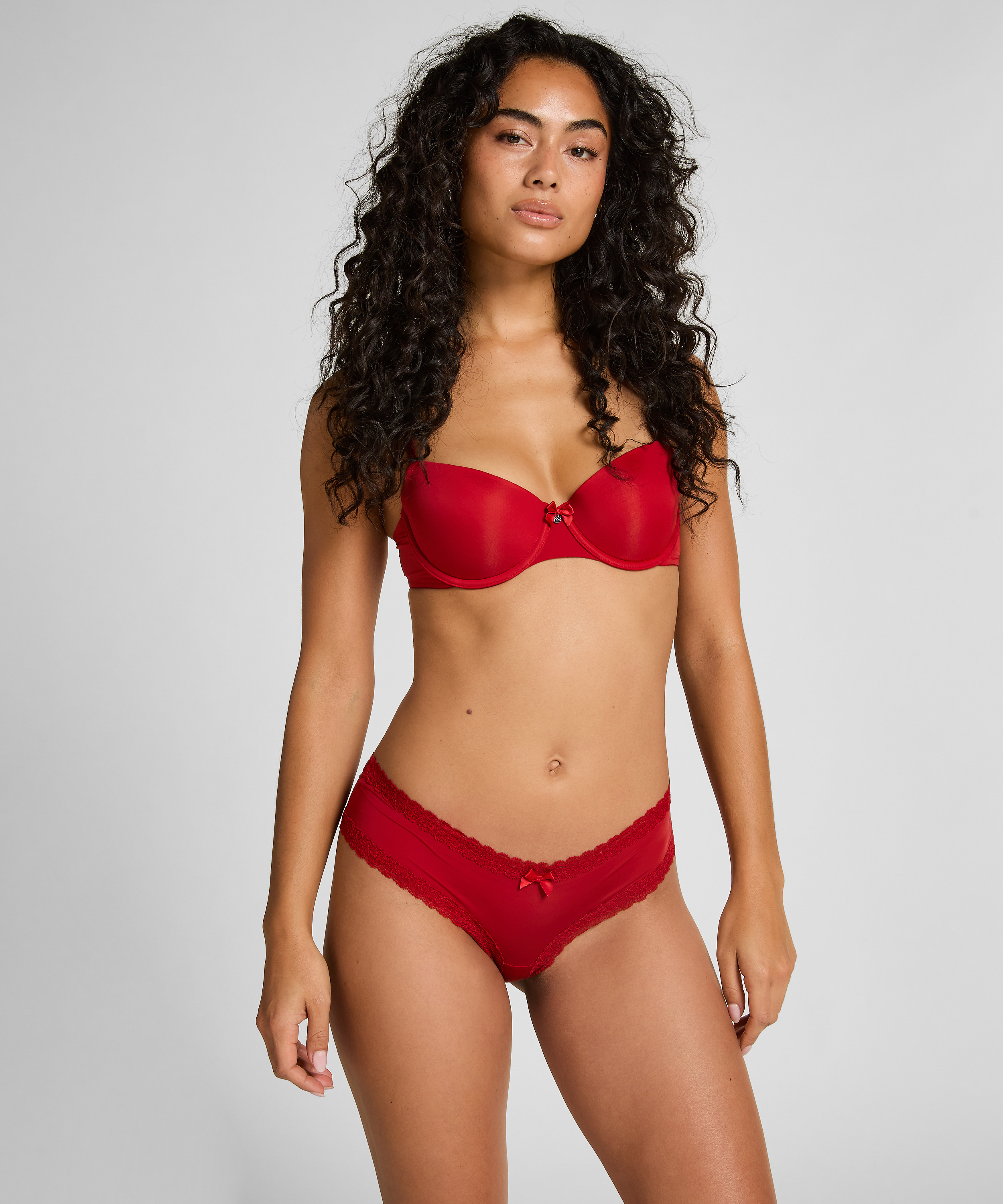 London V-shaped Brazilian, Red, main