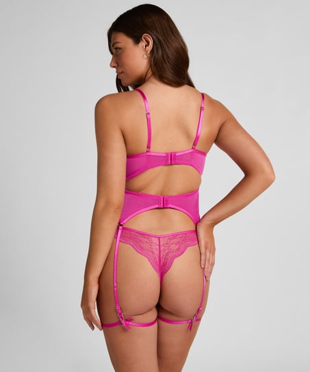 Isabelle Bustier, Pink