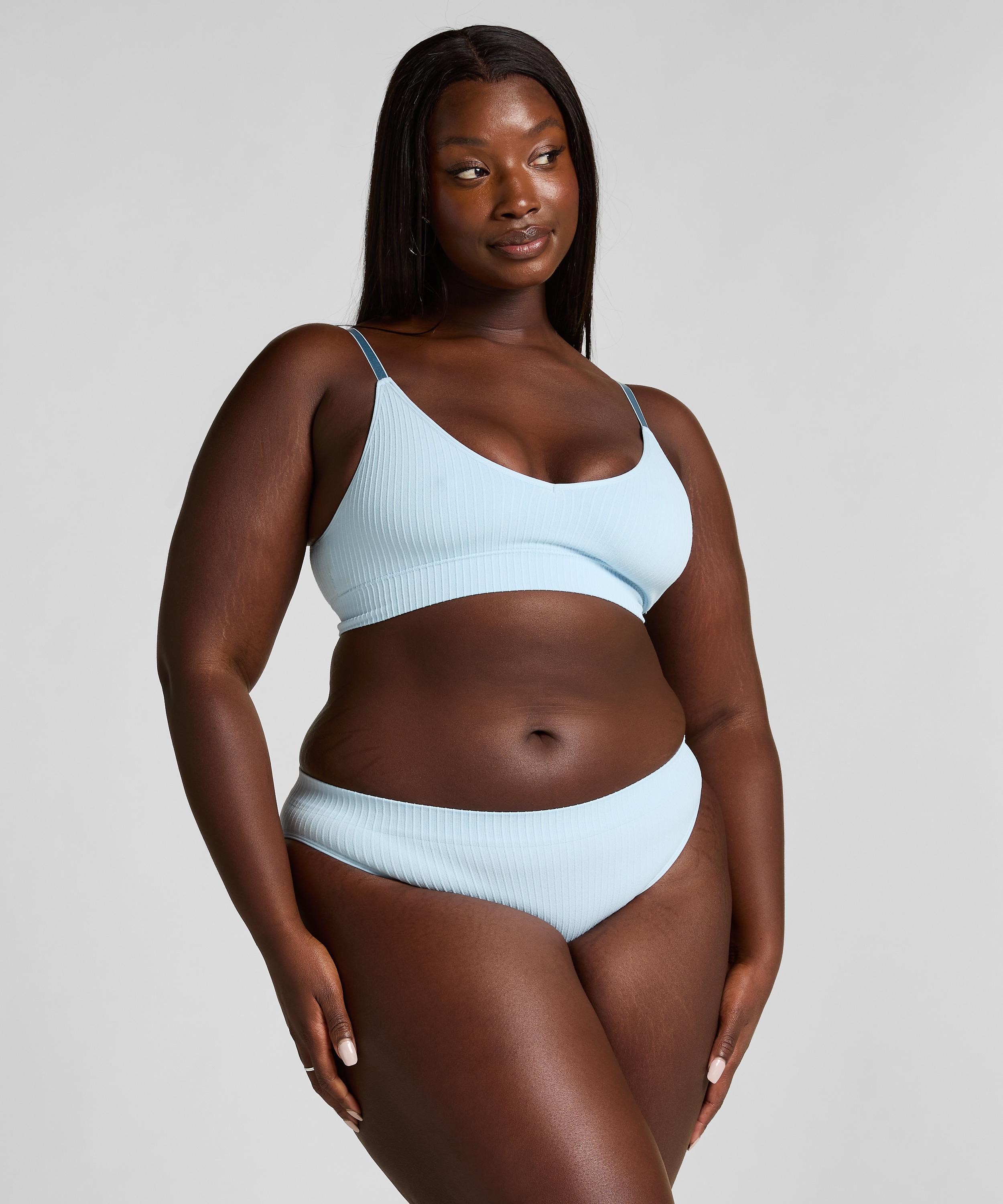 Dianne Bralette, Blue, main