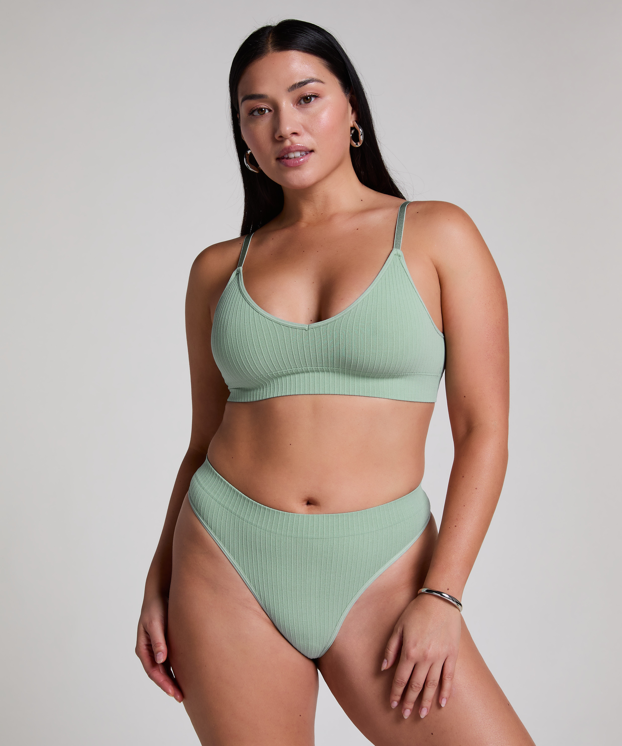 Dianne Bralette, Green, main