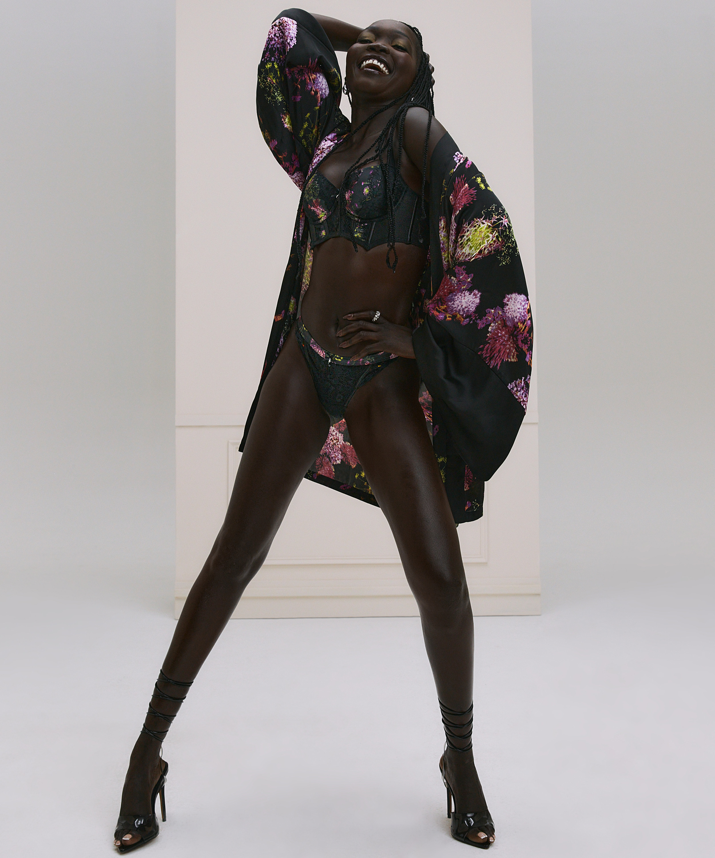 Amelie Thong, Black, main