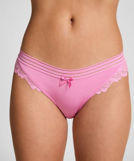 Sally Brazilian, Pink