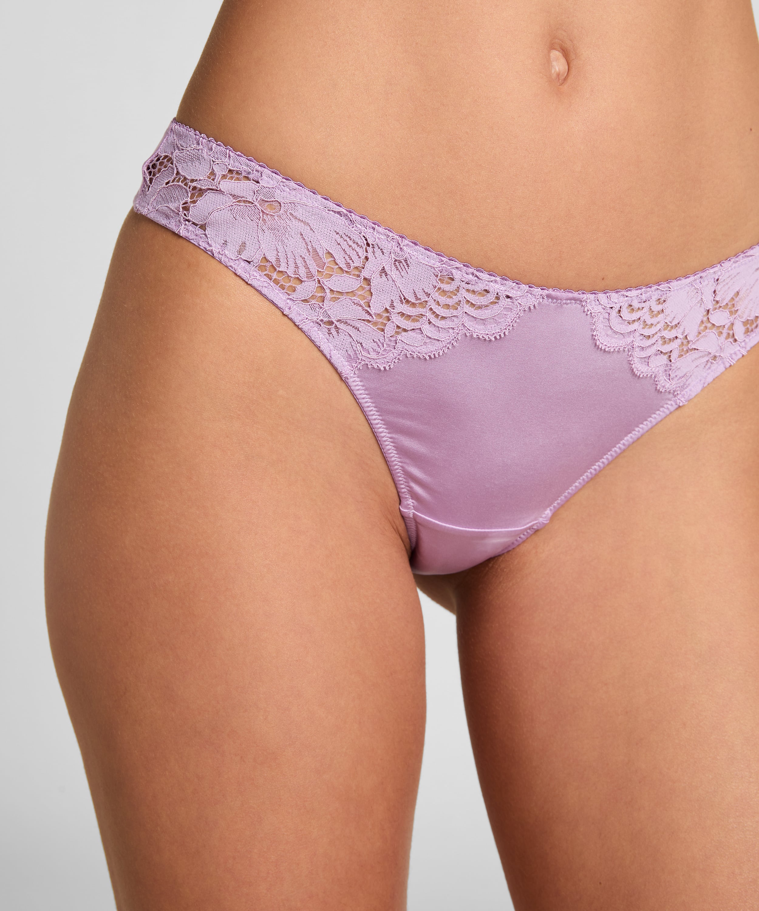 Andrea Thong, Purple, main