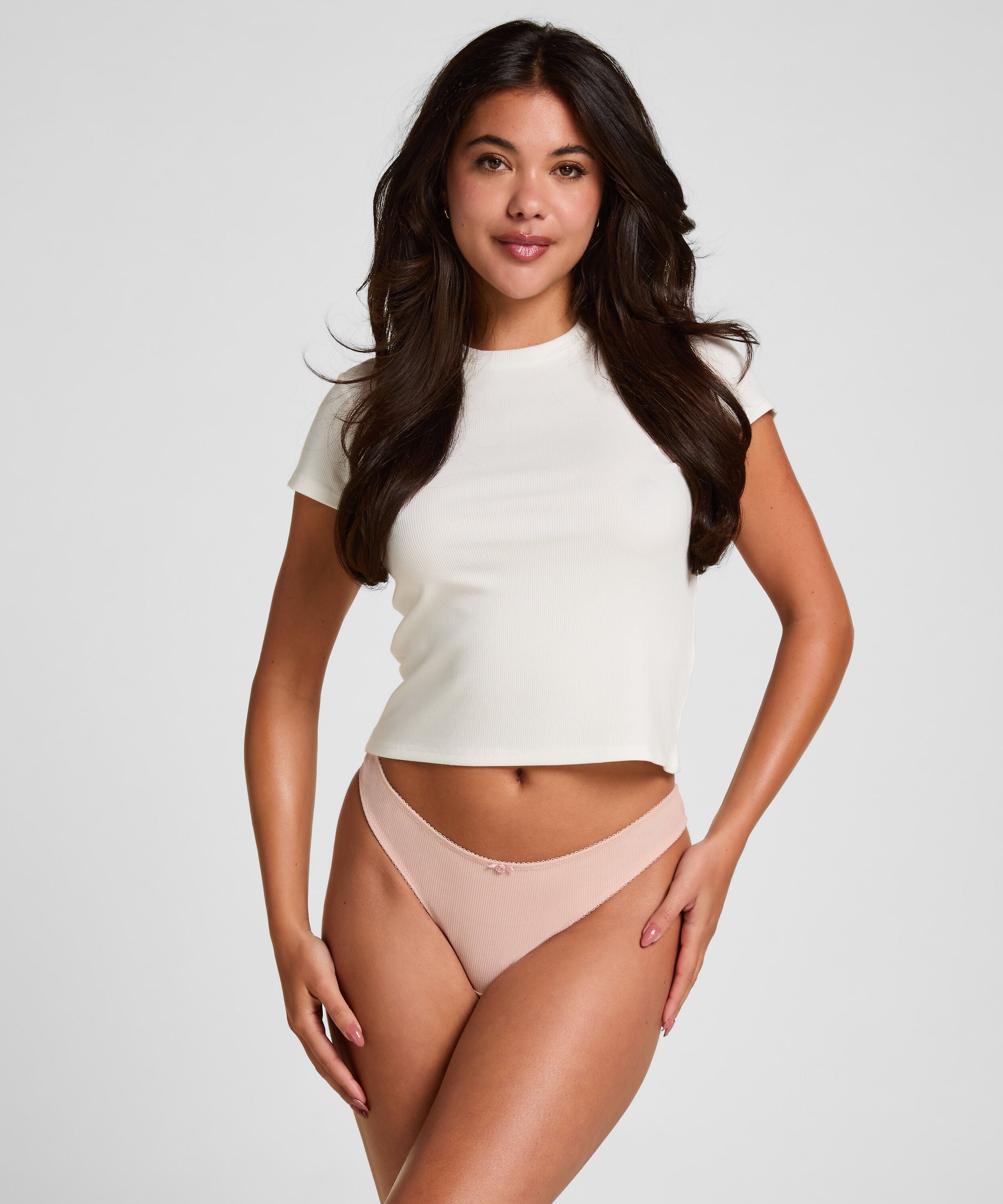 Thong Renee, Pink