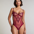 Scarlett Body, Red