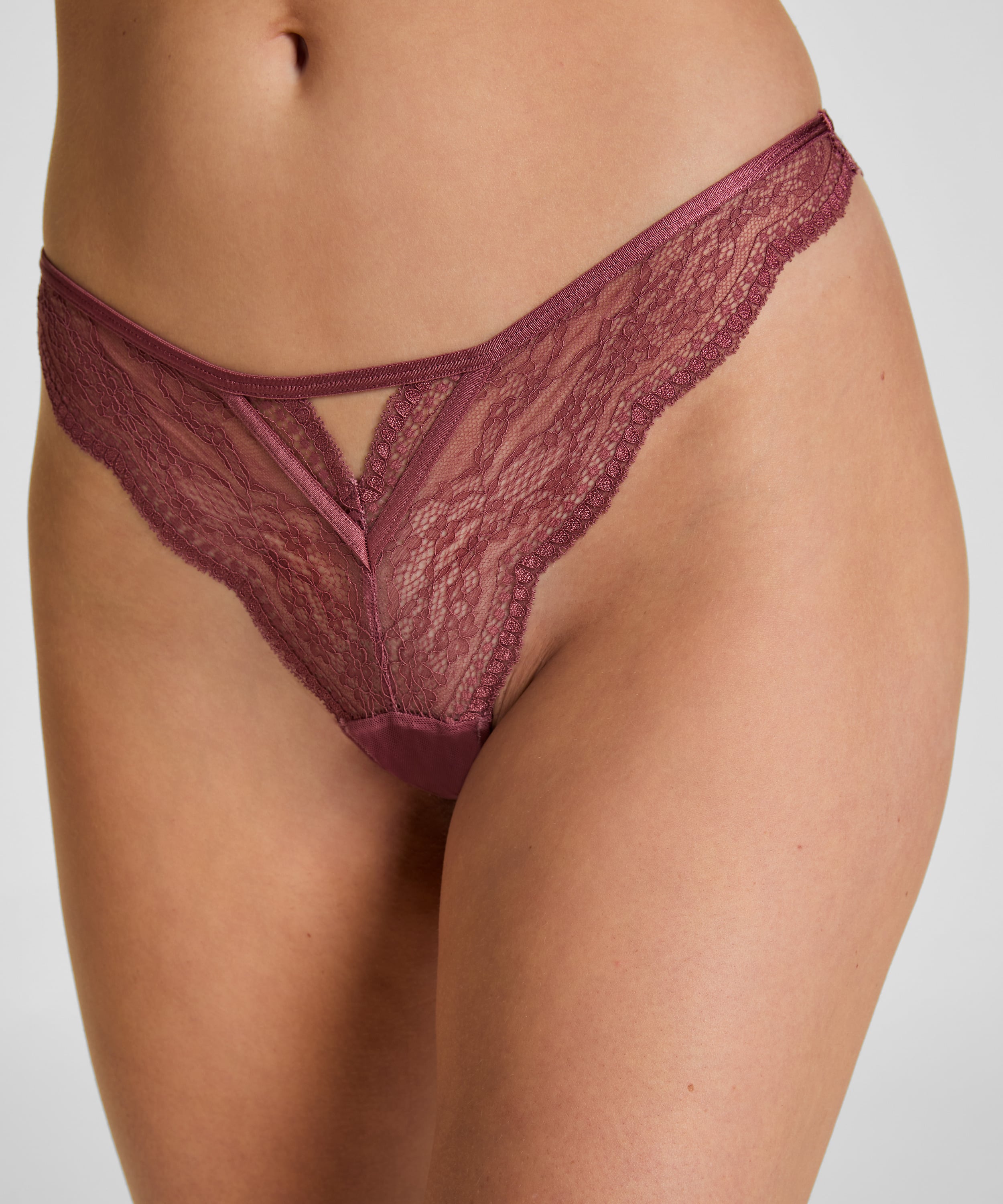 Isabelle Cheekini, Purple, main