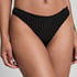 Thong Pia, Black