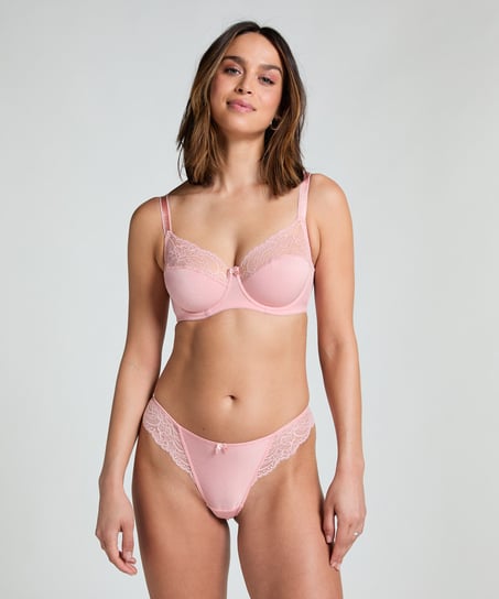 Sophie Thong, Pink