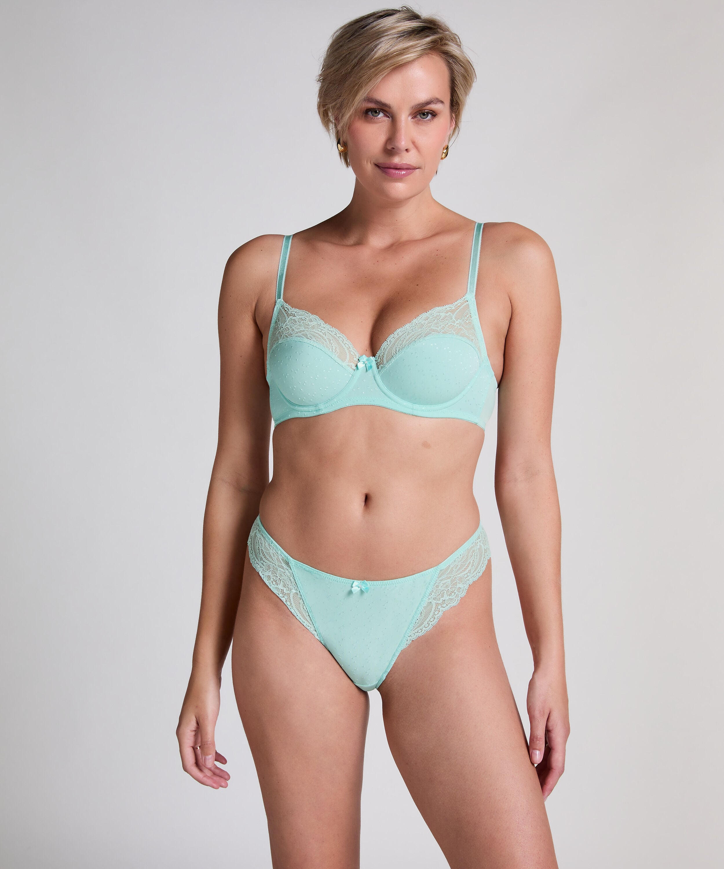 Sophie Thong, Blue