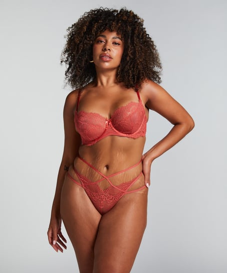 Amala Thong, Red