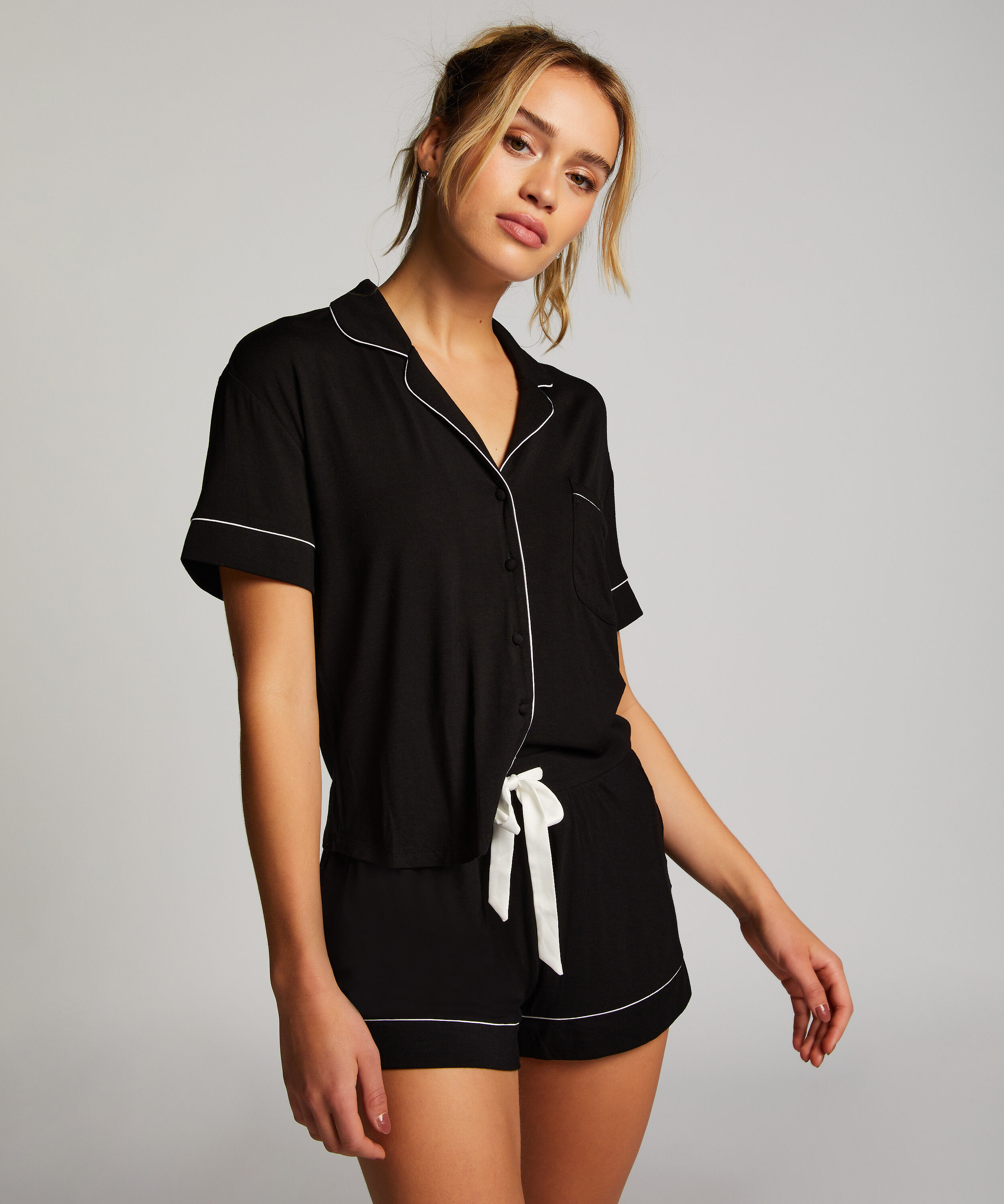 Essential Jersey Short-Sleeved Jacket, Black