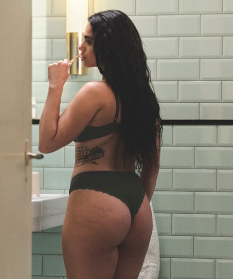 Lola Brazilian, Green