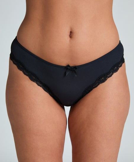 Lola Brazilian, Black