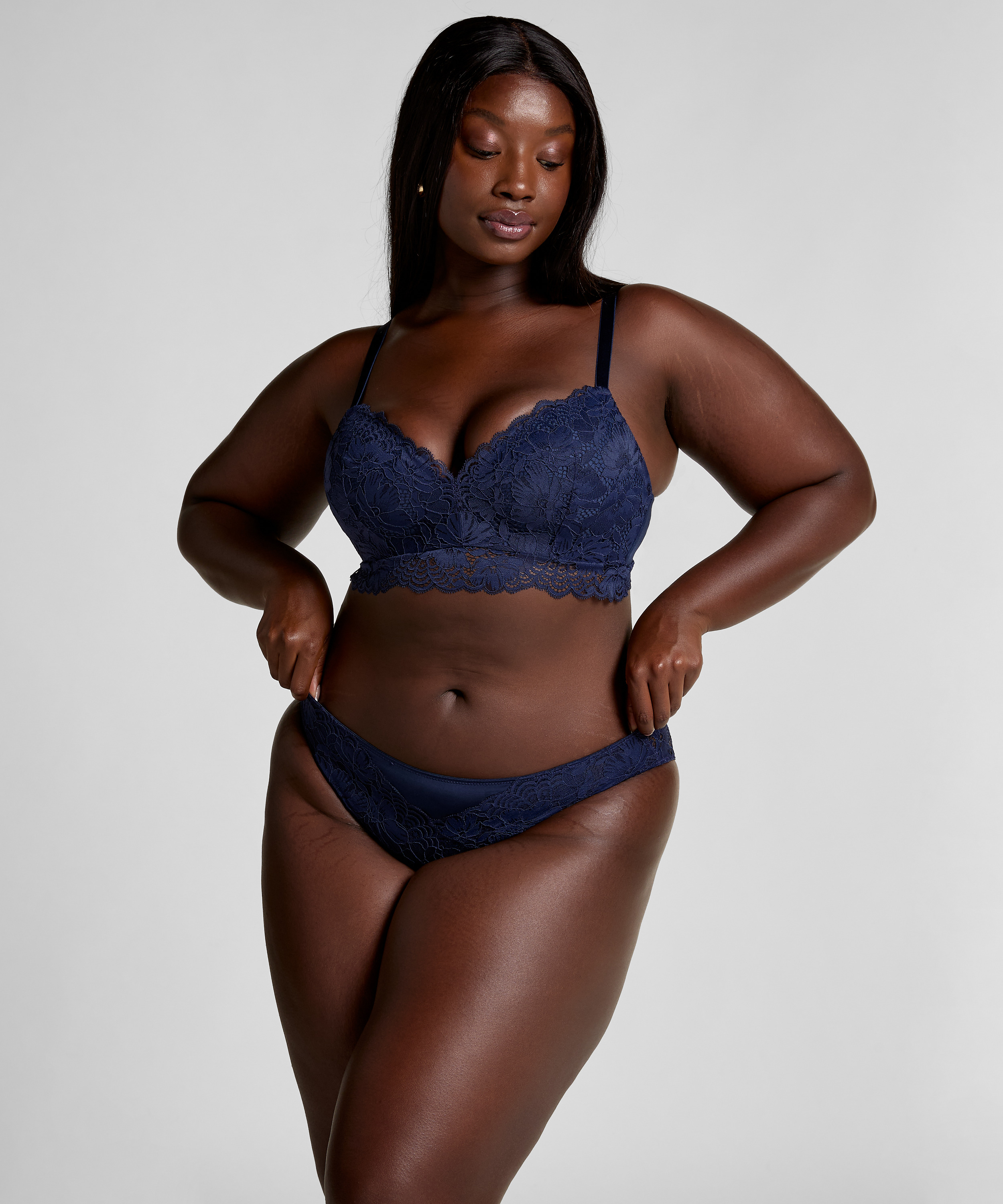 Andrea Brazilian, Blue, main