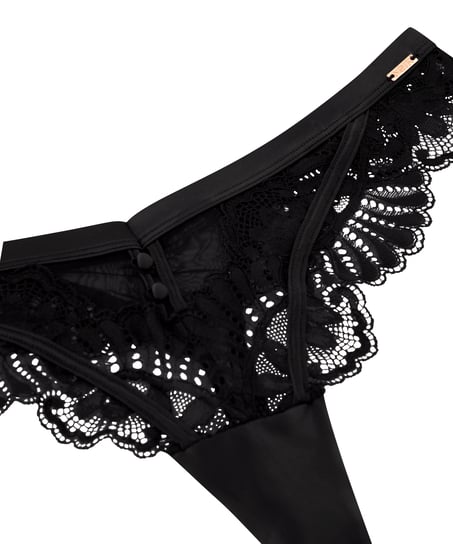 Amelia Thong, Black