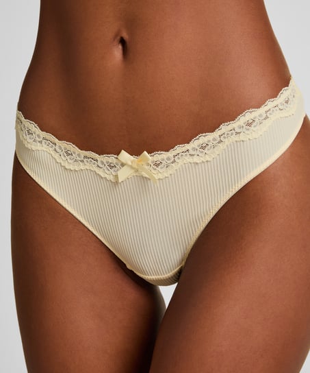 Lola Thong, Yellow