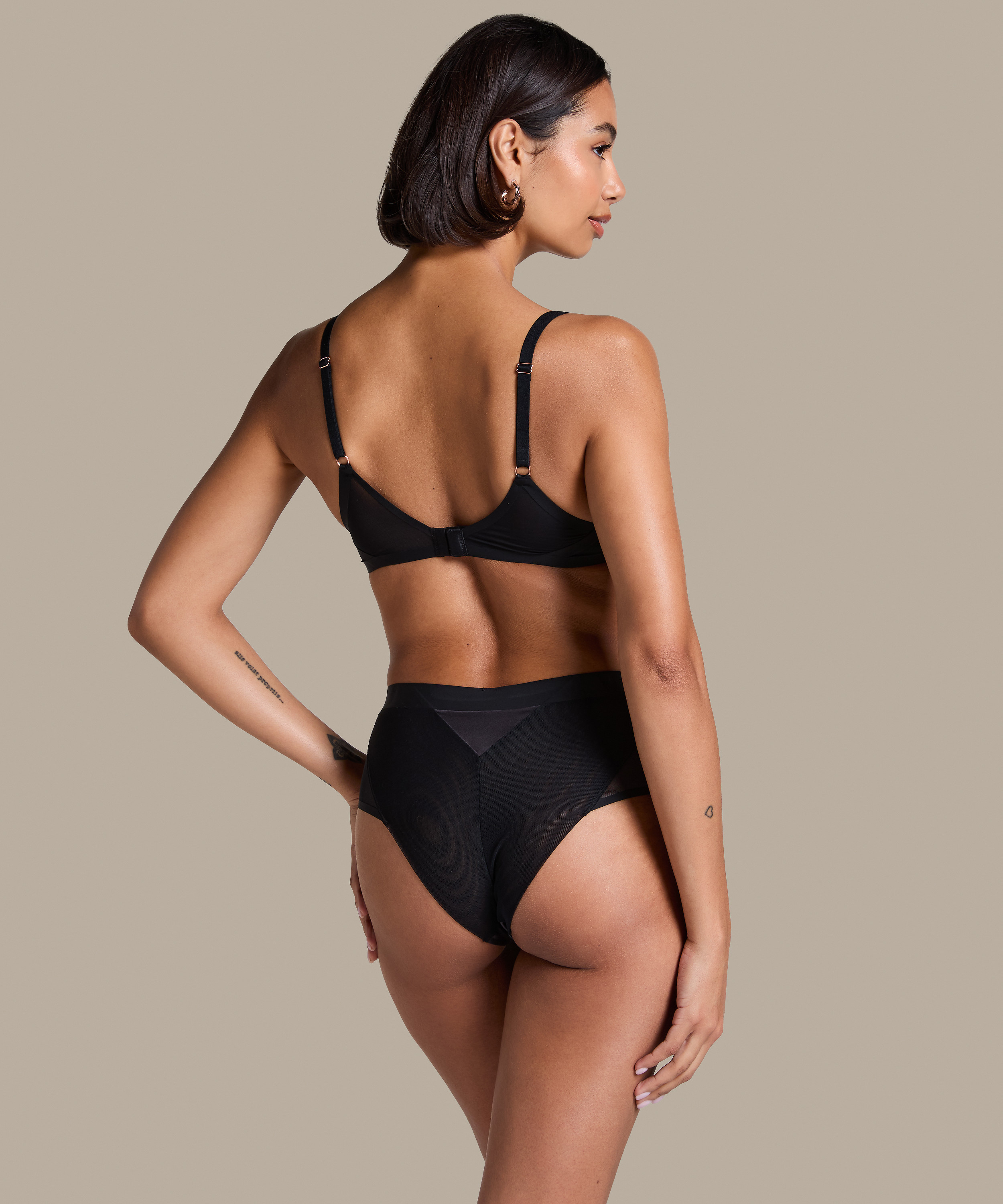 Essential High Brazilian, Black, main