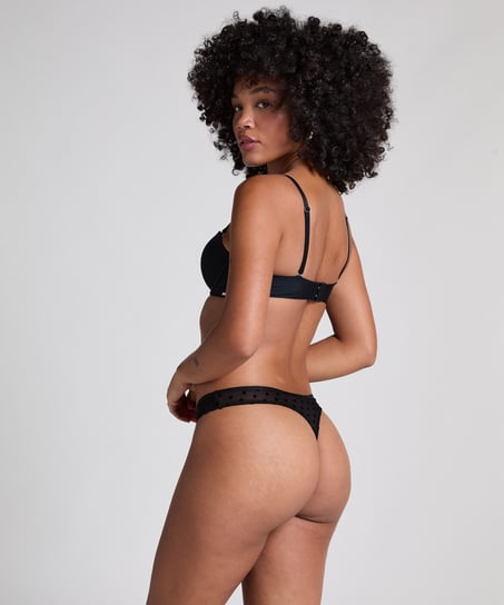 Phoebe Thong, Black