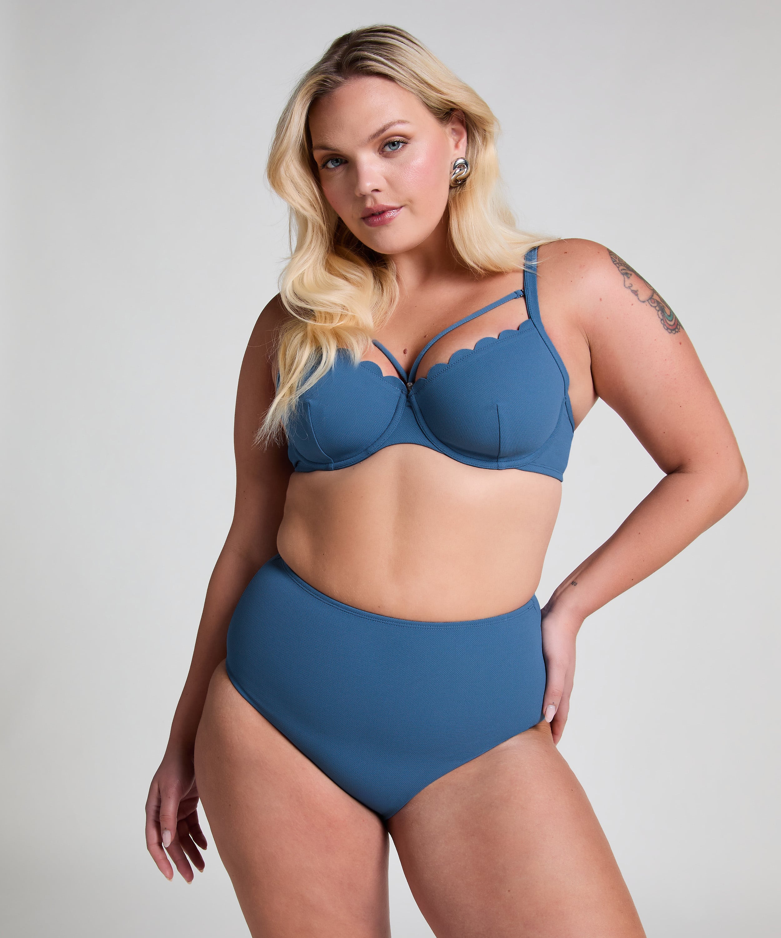 Scallop Padded Underwired Bikini Top, Blue, main