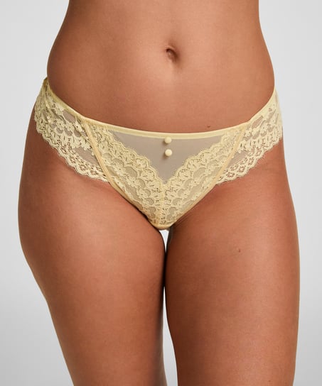 Daisy Thong, Yellow