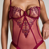 Scarlett Body, Red