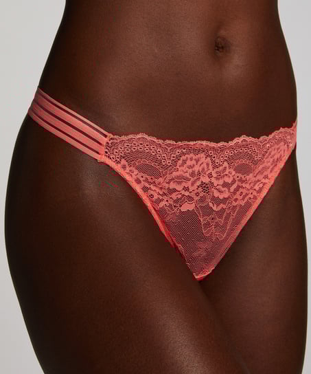 Sully Thong, Pink