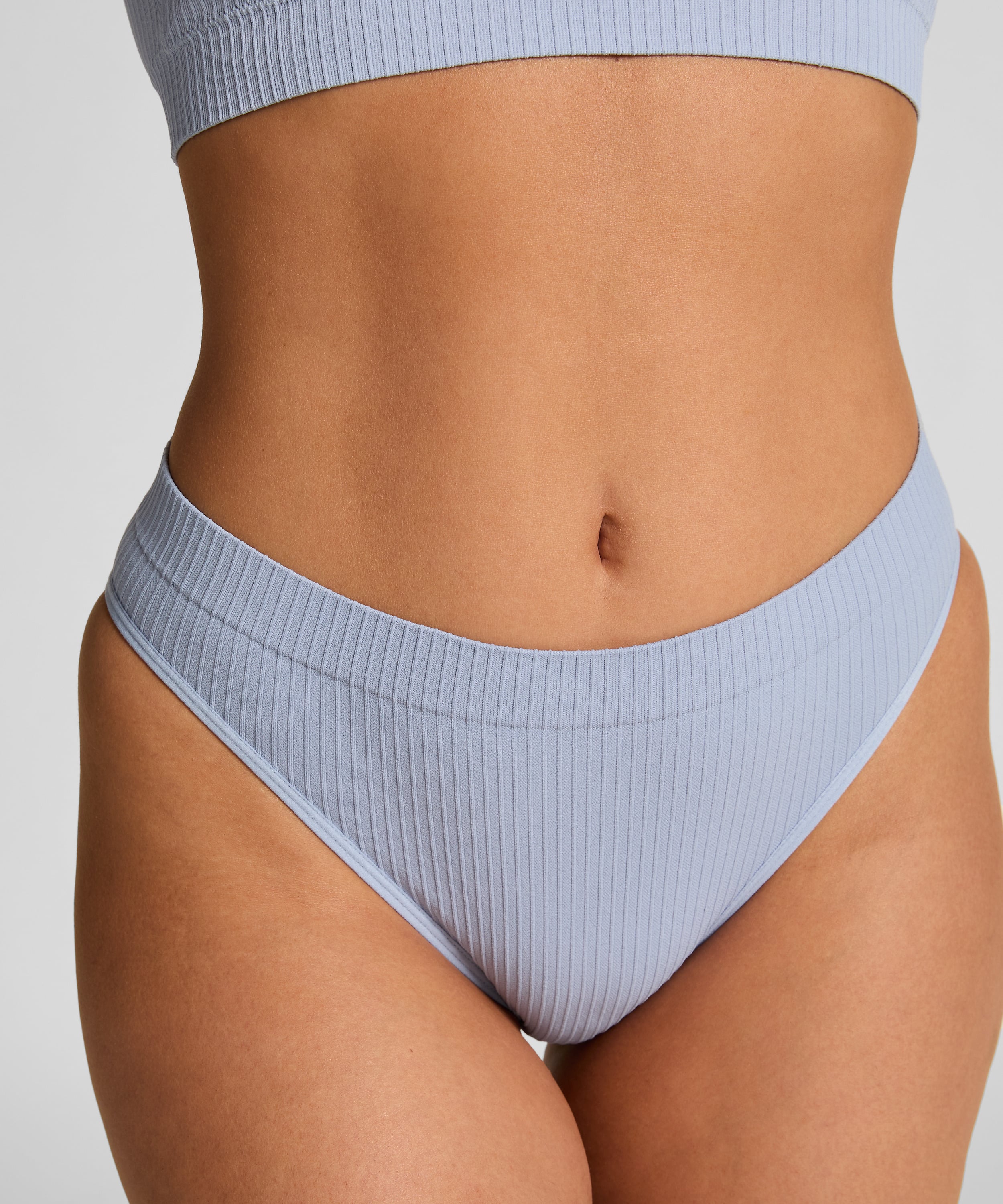 Dianne Brazilian, Blue, main