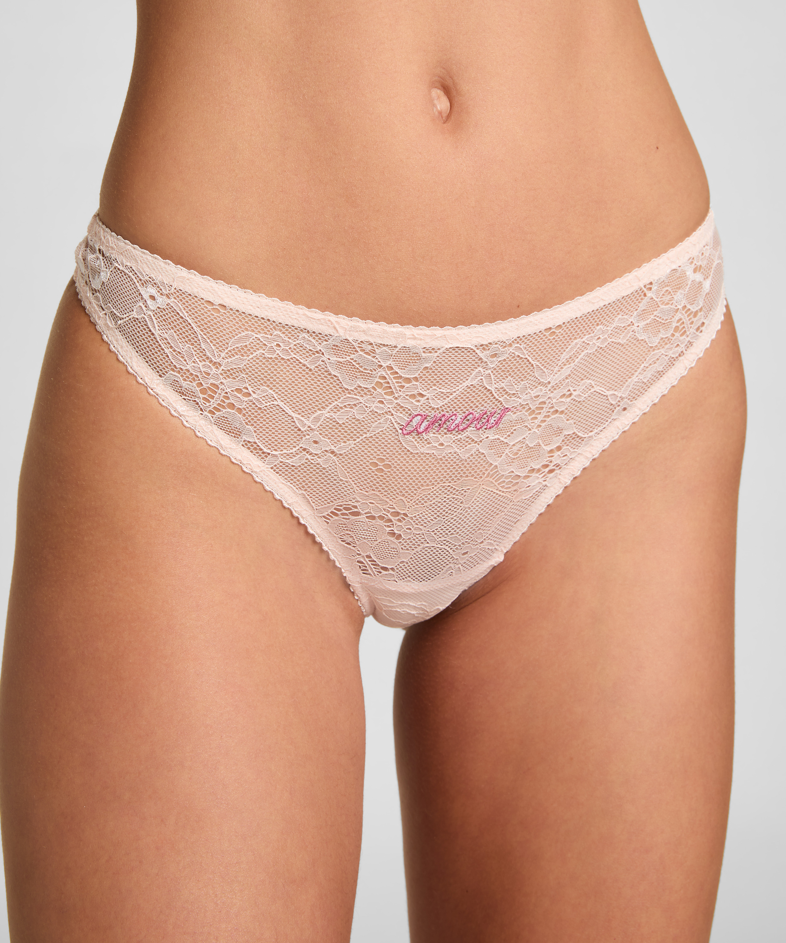 Lena Thong, Pink, main