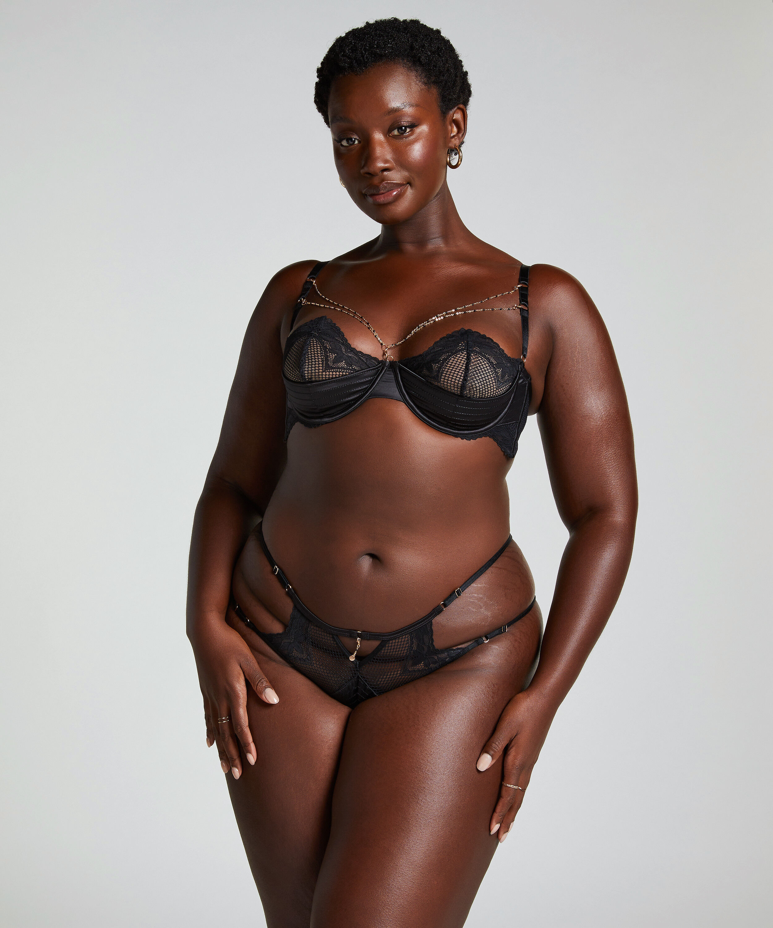 Belladonna Brazilian, Black