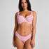Daisy Brazilian, Pink