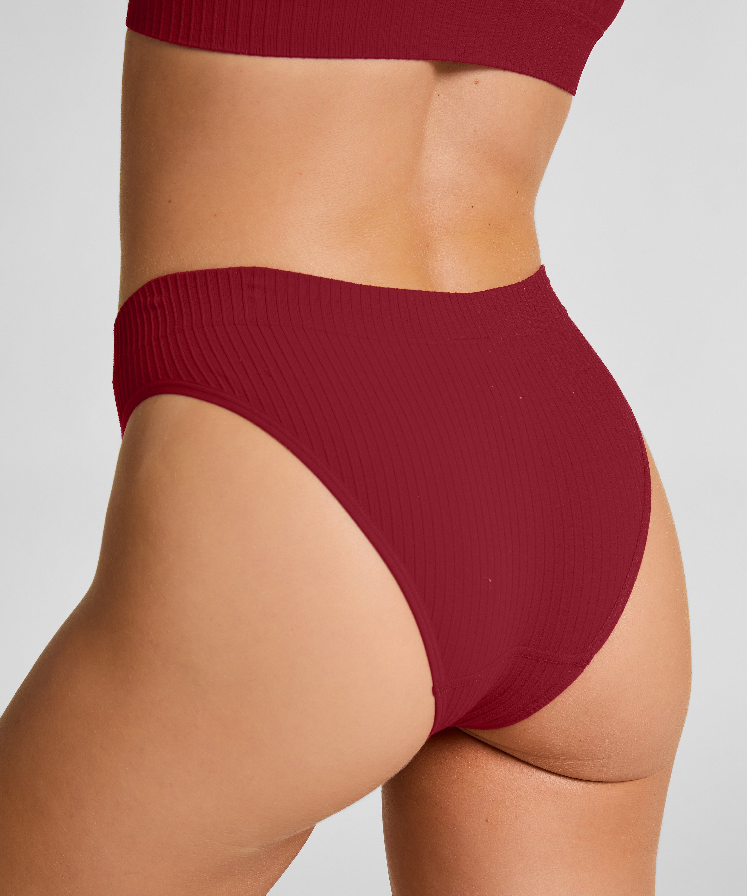 Dianne Brazilian, Red, main