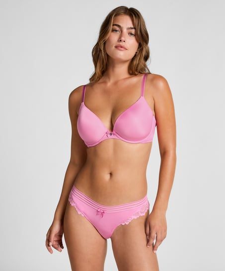 Sally Brazilian, Pink