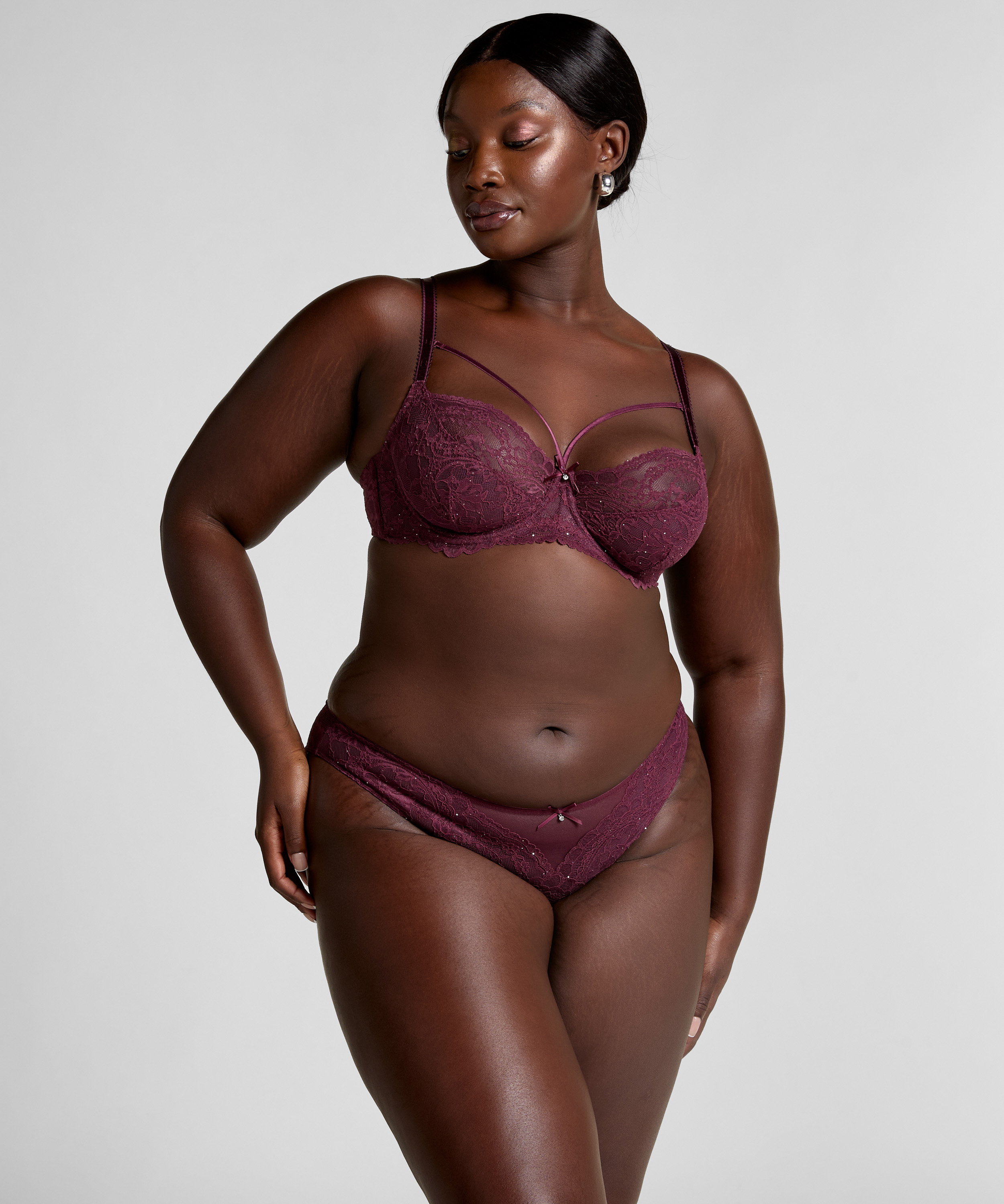 Isadora Brazilian, Red, main