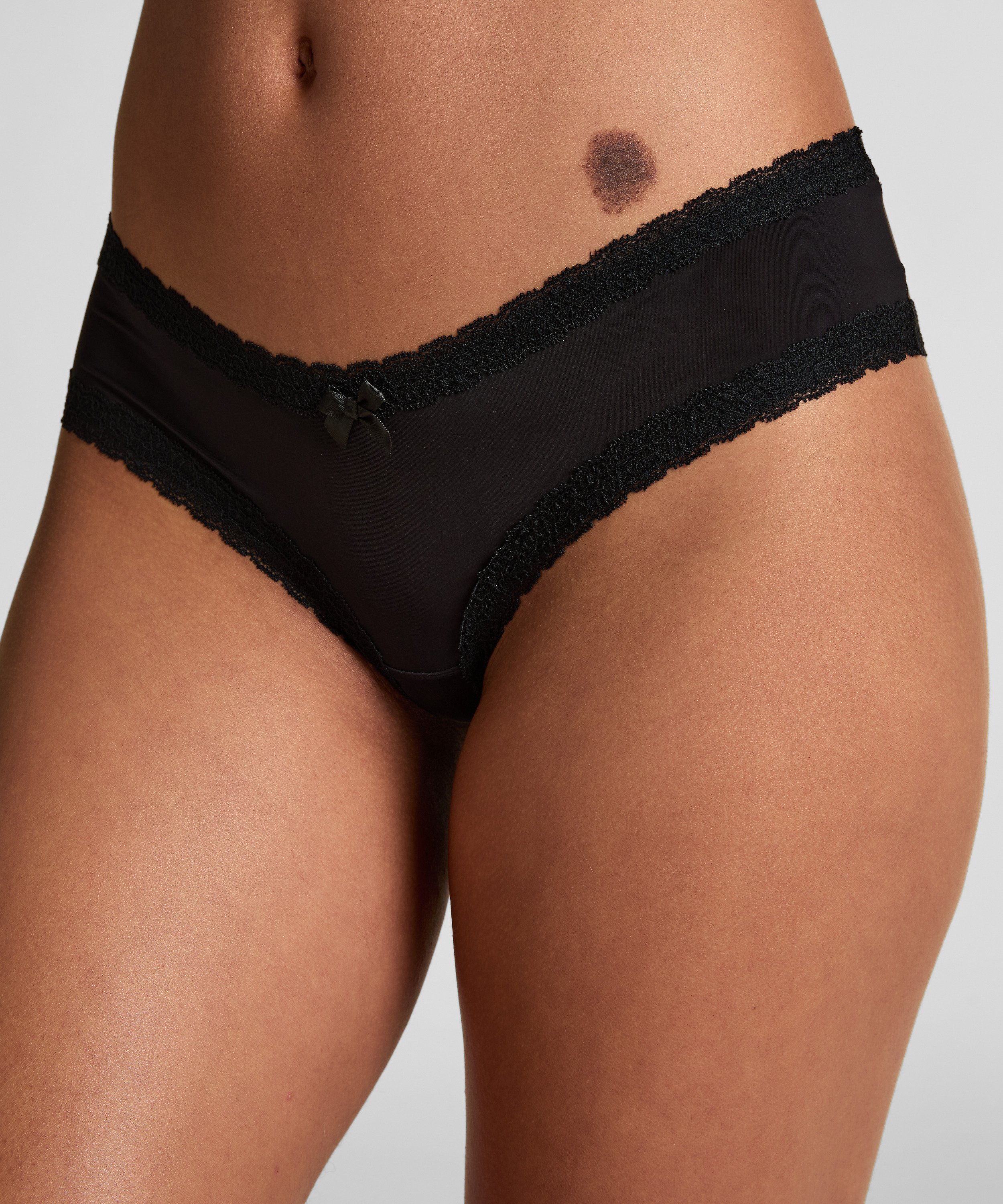 London V-shaped Brazilian, Black, main