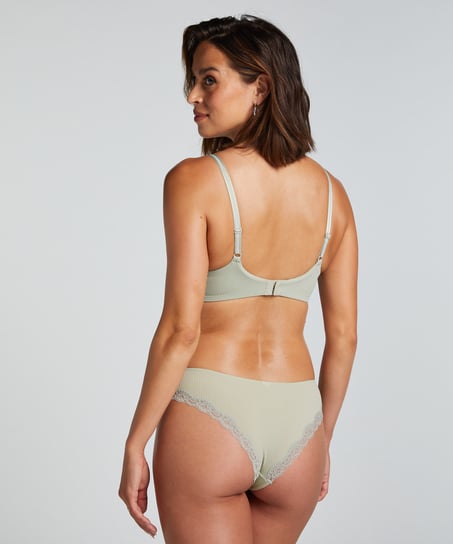 Lola Brazilian, Green