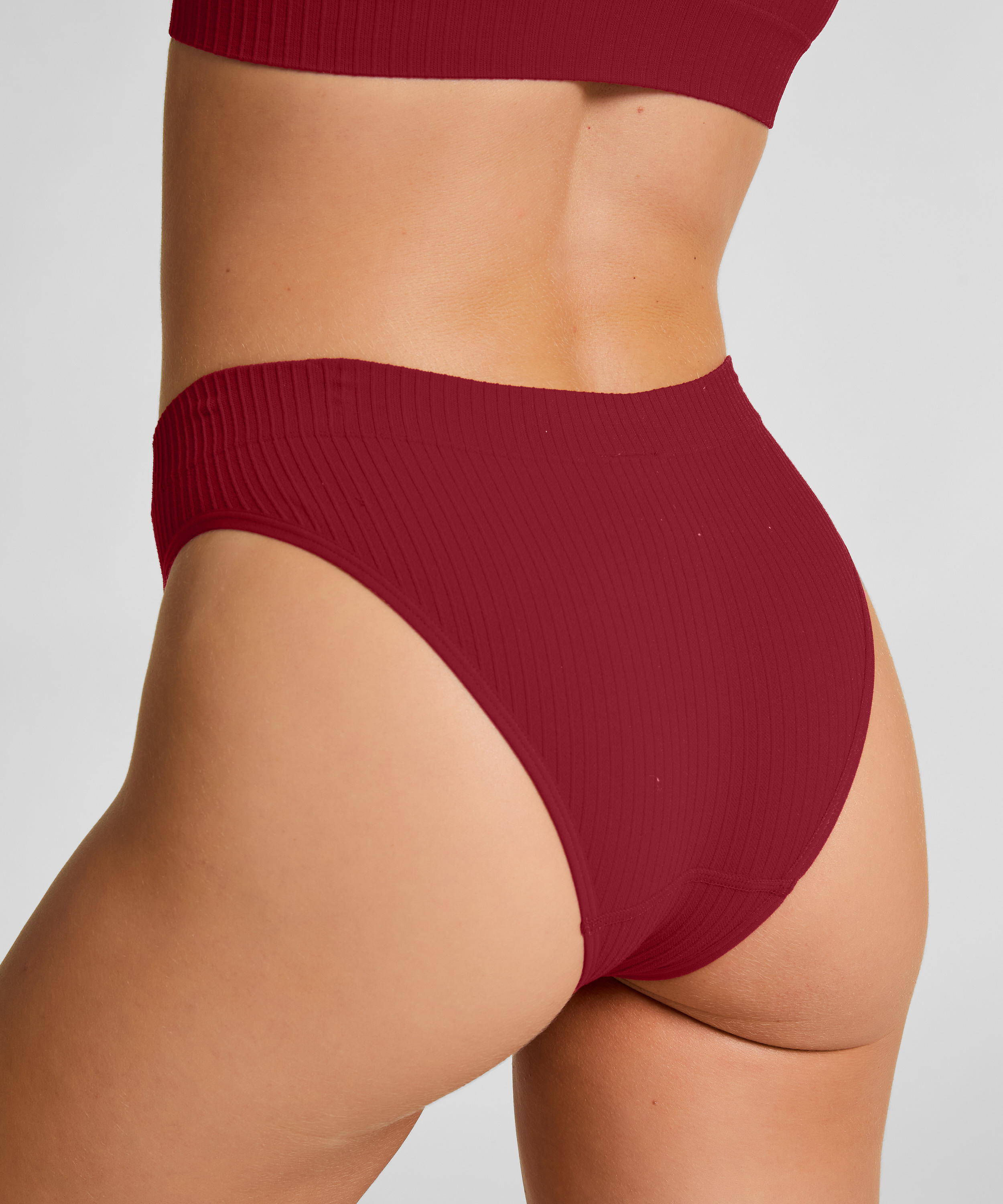 Dianne Brazilian, Red, main