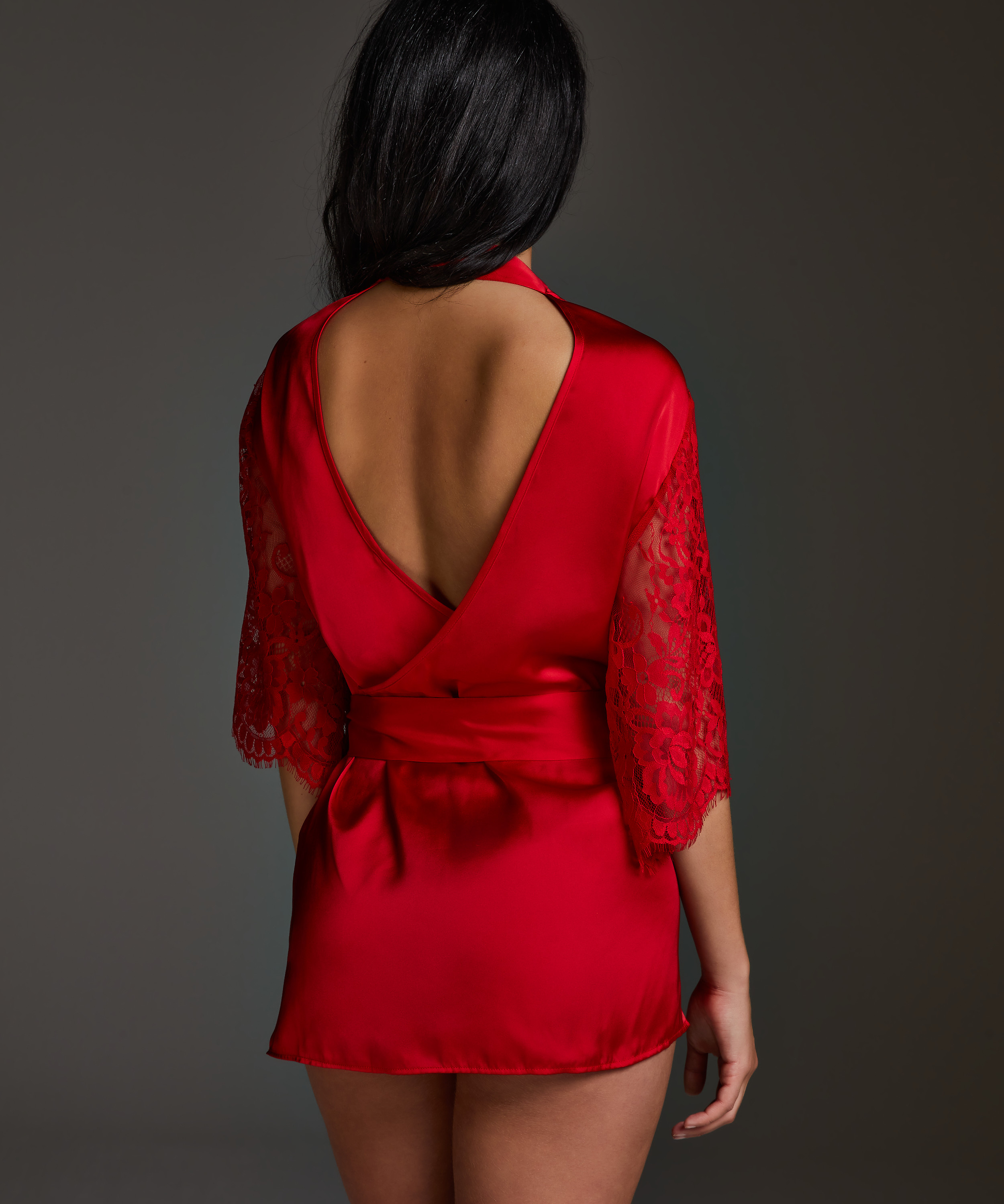 Jennifer Kimono, Red, main