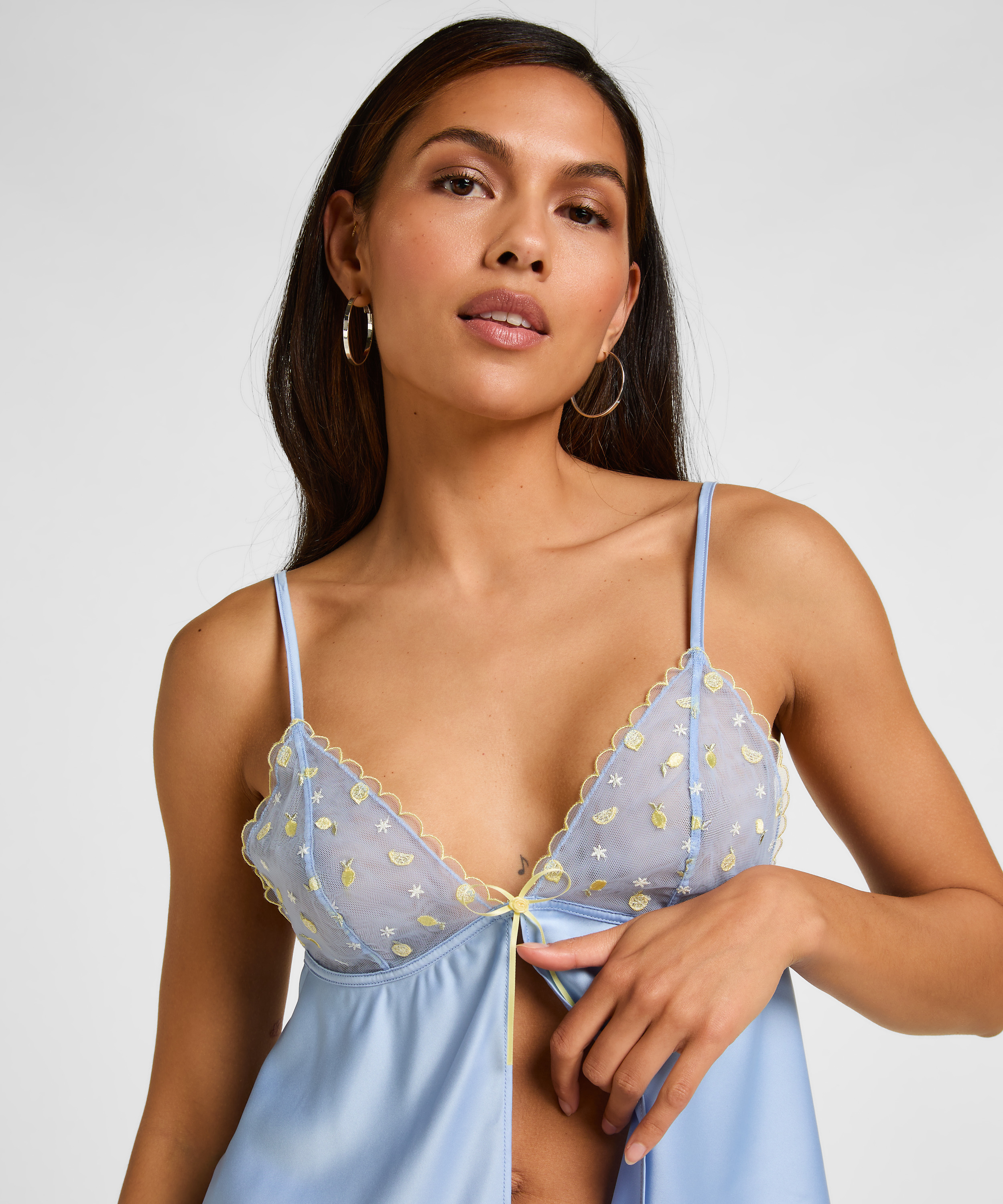 Cami Harriet, Blue, main