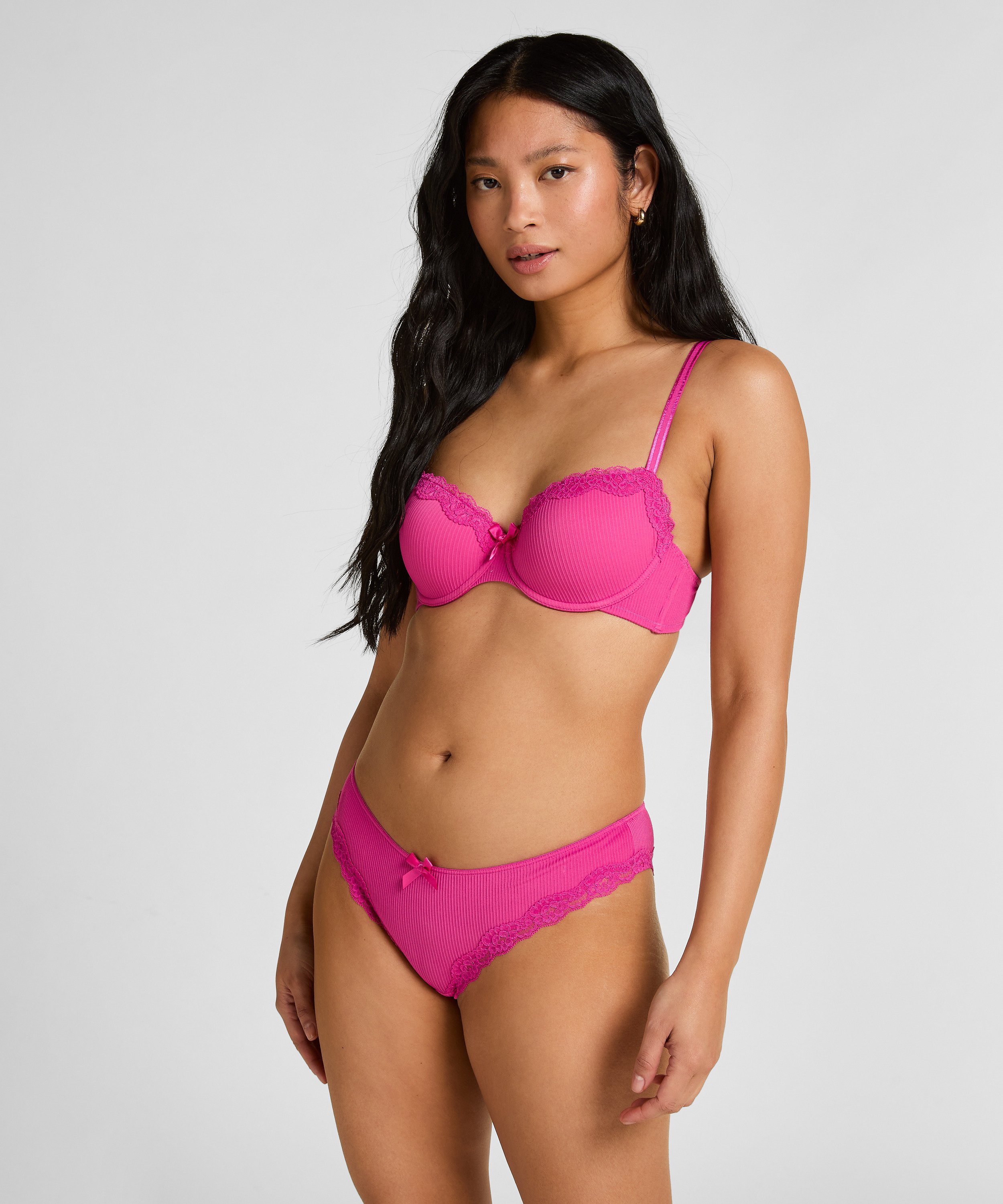 Lola Brazilian, Pink, main