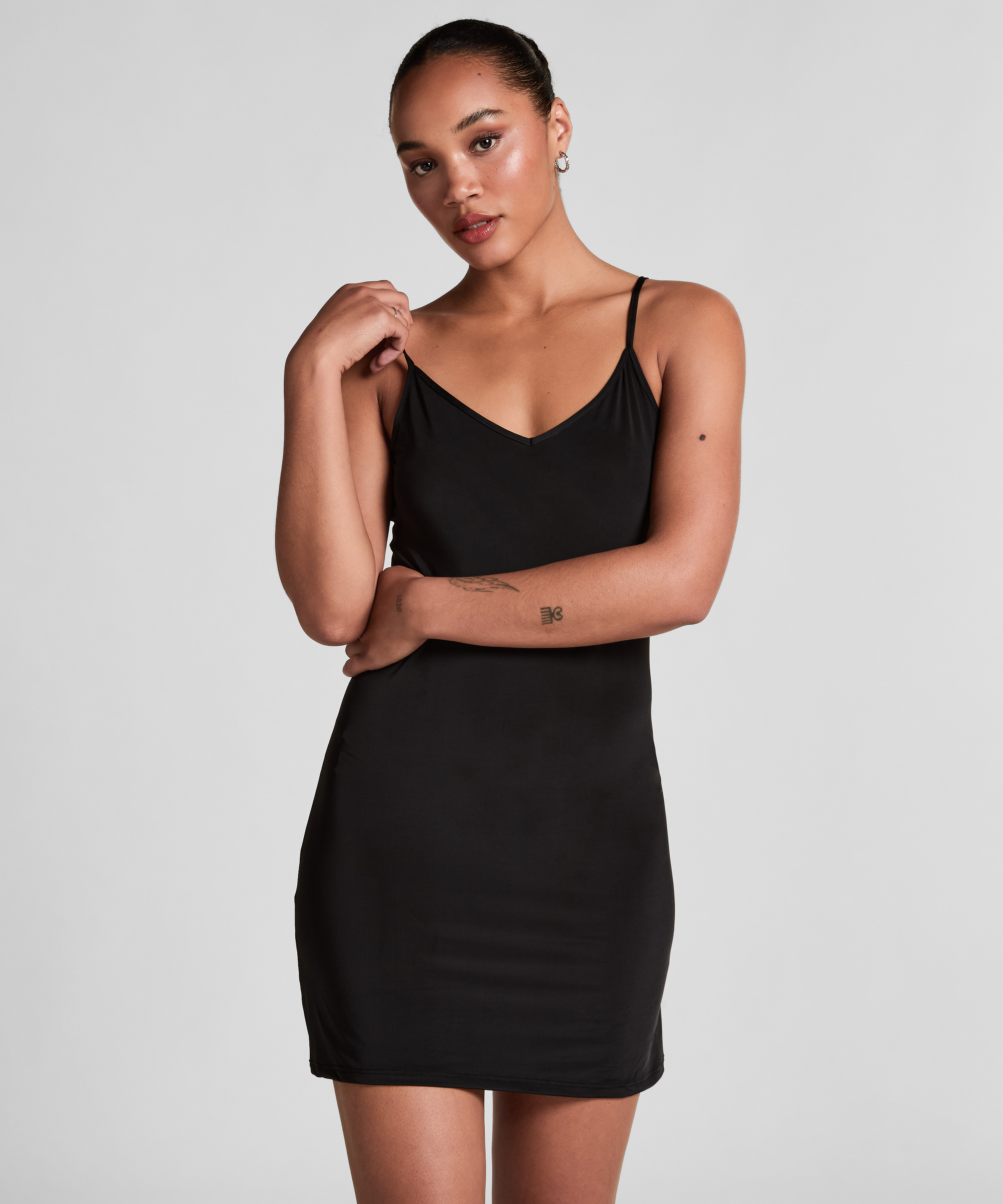 under dress black UNDERDRESS SHORT SLEEVE IN BLACK – CalaQisya main image 0
