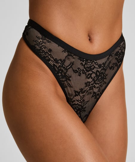 Lea Thong, Black