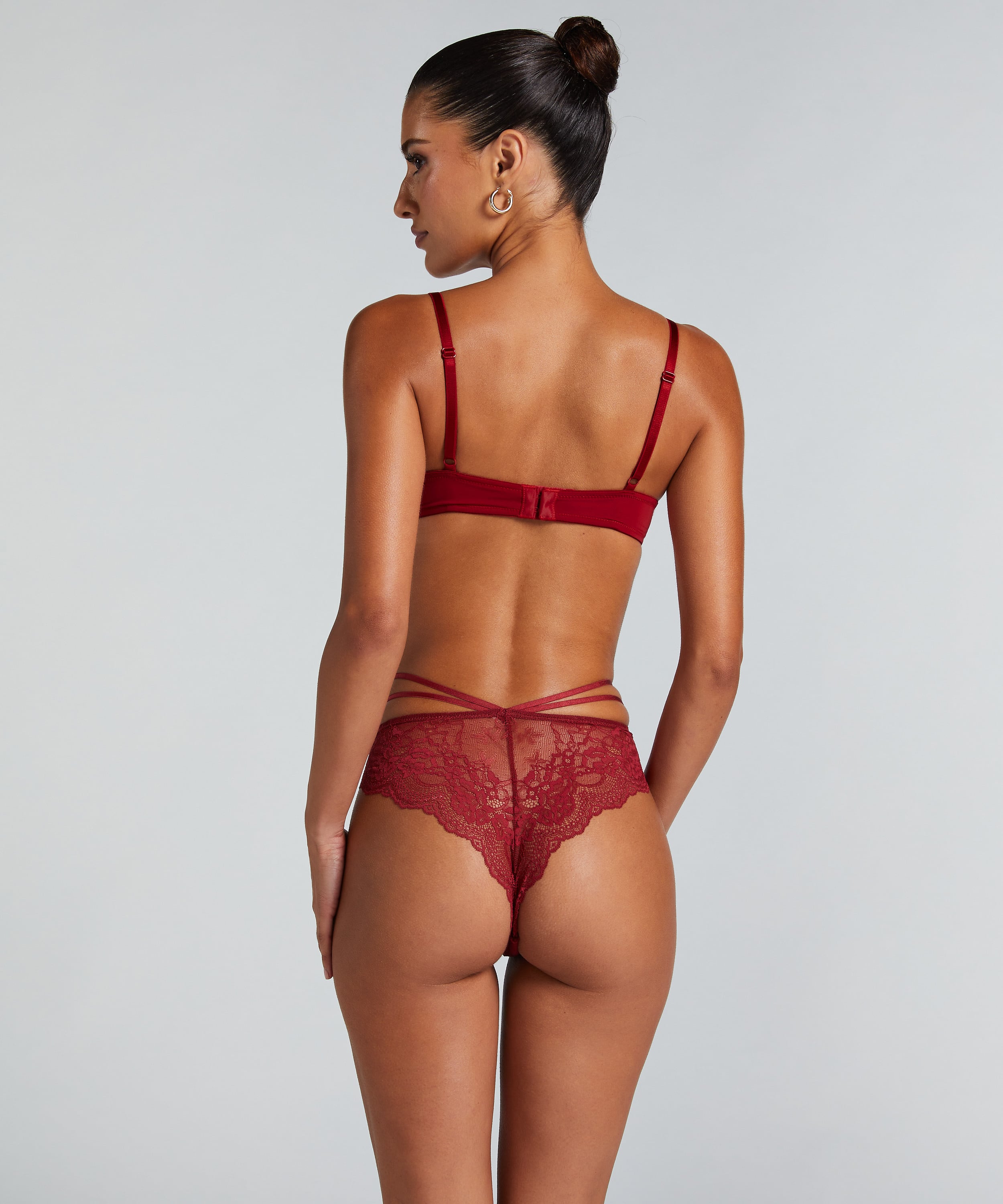 Shay Brazilian, Red, main