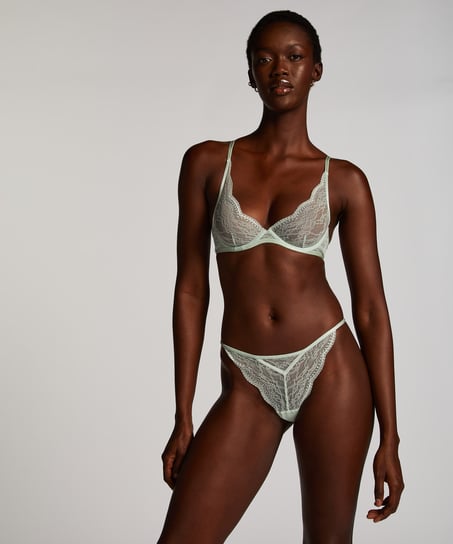 Isabelle Thong, Green