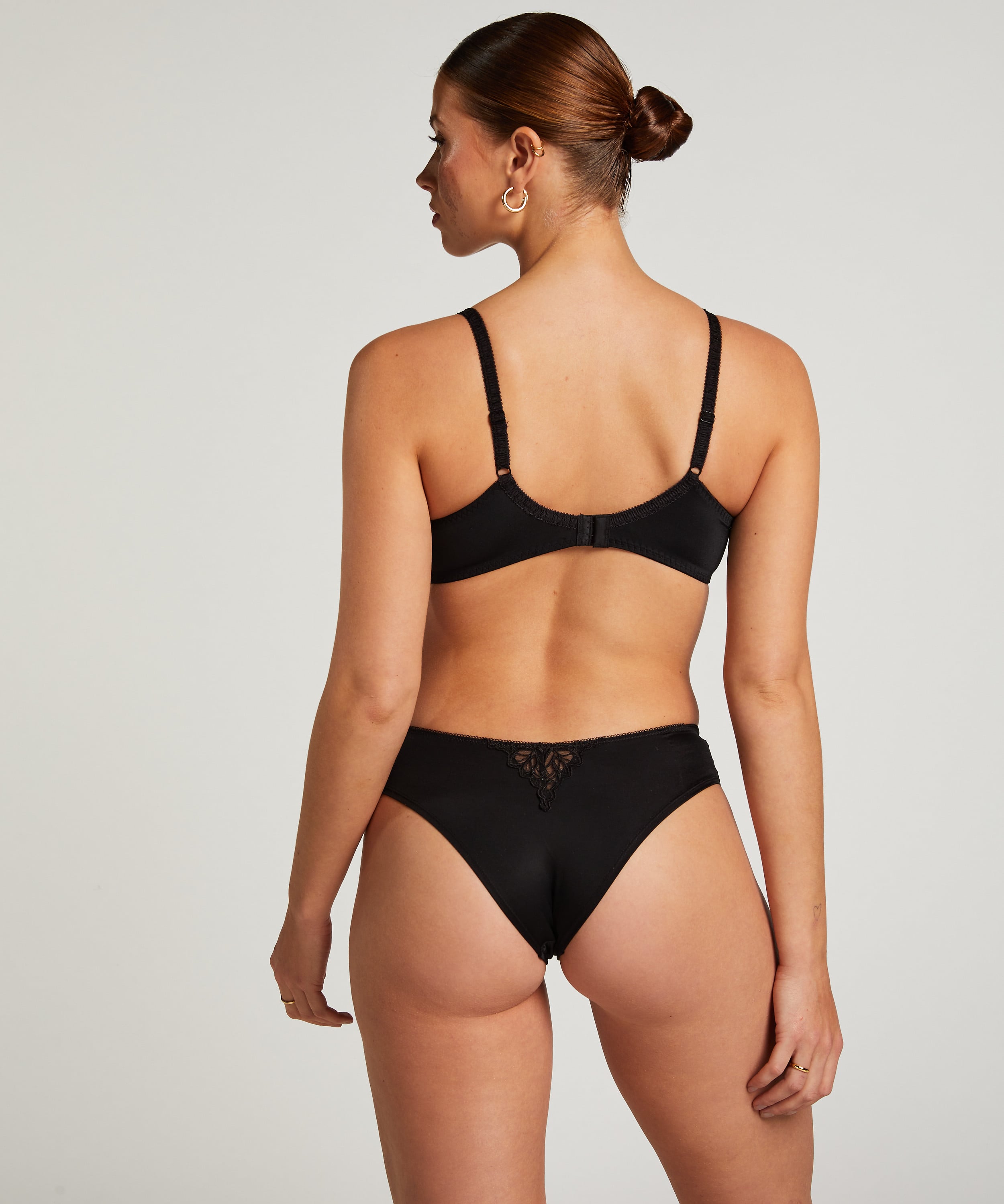 Diva Non-Padded Underwired Bra, Black, main