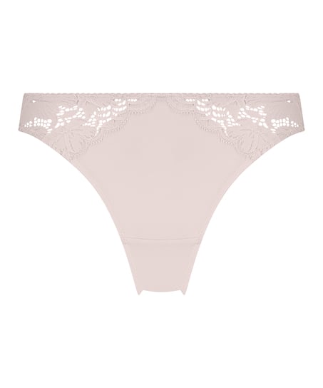 Andrea Thong, Pink